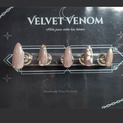 Champagne Petals - Press On Nails Reutilizables