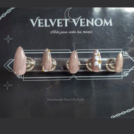 Champagne Petals - Press On Nails Reutilizables